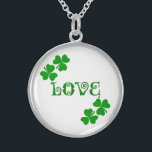Collier d'amour irlandais Saint Patrick's Day<br><div class="desc">Joli collier pour votre Lad irlandais ou Lass irlandais. Un collier que vous pouvez utiliser tous les jours de l'année et pas seulement la Saint-Valentin ou la Saint-Patrick. Aussi une très belle faveur de mariage.</div>