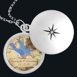 Collier d'anniversaire de Bluebird Vintage mariage<br><div class="desc">Colliers de conservation Choisissez soit Silver Plated Gold Finish ou Sterling Silver Unique Personnalisé! st Christmas Cadeau Mariage Keepsaké Wedding Party Colliers - pour changer la couleur arrière - plan - cliquez sur personnaliser - cliquez sur modifier - choisissez l'outil dernier dans le menu déroulant et choisissez l'une des couleurs...</div>