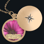 Collier d'anniversaire vintage Gerber Daisy<br><div class="desc">Colliers de conservation Choisissez soit Silver Plated Gold Finish ou Sterling Silver Unique Personnalisé! st Christmas Cadeau Mariage Keepsaké Wedding Party Colliers - pour changer la couleur arrière - plan - cliquez sur personnaliser - cliquez sur modifier - choisissez l'outil dernier dans le menu déroulant et choisissez l'une des couleurs...</div>