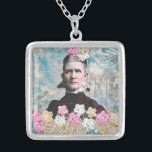 Collier de dame victorienne<br><div class="desc">Ce joli collier sera certainement un début de conversation! Vous pouvez dire que c’est votre arrière-grand-mère ! Reproduit à partir de mon art médiatique mixte,  ce collier inspirera et ravira.</div>