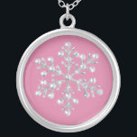 Collier de flocon de neige en cristal<br><div class="desc">Des cristaux scintillants et des perles chatoyantes décorent l'illustration de la photo sur ce collier. Il fait un beau souvenir pour toute fille à la fête de mariage.</div>