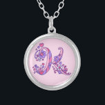 Collier de lettre décorative K monogramme<br><div class="desc">Jolie lettre K pendentif monogramme. Dessin de lettre blanc de la lettre initiale majuscule K idéal pour donner aux filles avec un nom qui commence avec K. couleur Arrière - plan peut être changé si nécessaire,  actuellement rose clair. © Dessin et design d'origine par Sarah Trett www.sarahtrett.com pour www.mylittleeden.com</div>