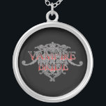 Collier de mariée Vampire<br><div class="desc">Quel vêtement élégant... .à un Mariage Vampire Des ornements gothiques élégants avec "Mariée Vampire" et "Salle Vampire" en noir avec des lettres rouge sang met en évidence un grand cadeau pour ces Amoureux Vampire qui prennent le plongeon "final" ou pour votre propre Mariage Vampire.</div>