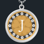 Collier de pendentif de la lettre J de monogramme<br><div class="desc">Montrez votre fierté dans vos initiales portant un pendentif de lettre de monogramme. Le pendentif argenté initial fait également un cadeau mémorable pour n'importe quelle occasion spéciale pour les personnes importantes de votre vie.</div>