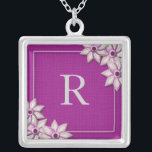 Collier de pendentif de la lettre R de monogramme<br><div class="desc">Montrez votre fierté dans vos initiales portant un pendentif de lettre de monogramme. Le pendentif argenté initial fait également un cadeau mémorable pour n'importe quelle occasion spéciale pour les personnes importantes de votre vie.</div>