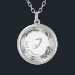 Collier Dentelle blanche et Feuilles Roses Monogramme<br><div class="desc">Le design présente un monogramme en élégant texte argenté affiché au centre contre un support blanc. Arrière - plan présente l'image de dentelle blanche. Les feuilles roses verts sont délicatement positionnés sur les bords.</div>