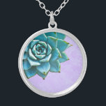 Collier Dentelle succulente de lavande d'aquarelle<br><div class="desc">Ce collier romantique présente un aqua succulent sur un arrière - plan en dentelle de lavande. Si vous planifiez un mariage et y compris des succulents dans vos bouquets,  ceux-ci feraient de jolis colliers de demoiselles d'honneur.</div>