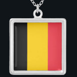 Collier élégant avec Drapeau de Belgique<br><div class="desc">Élevez votre style avec notre élégant collier avec le drapeau de la Belgique! Réalisé avec précision et attention au détail, ce collier célèbre le riche patrimoine culturel et la fierté nationale de la Belgique. Le pendentif présente fièrement le drapeau de la Belgique, avec trois bandes verticales de noir, jaune et...</div>