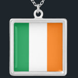 Collier élégant avec drapeau d'Irlande<br><div class="desc">Célébrez votre fierté irlandaise avec notre élégant collier exclusif avec le drapeau de l'Irlande! Conçu avec une attention minutieuse aux détails, ce collier est plus qu’un bel accessoire, c’est une célébration du riche patrimoine et de la fierté culturelle irlandais. Le design met en valeur l'emblématique drapeau irlandais, faisant de ce...</div>