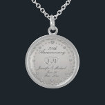 Collier En Argent 25e anniversaire d'argent Monogramme<br><div class="desc">1er,  5ème,  10ème,  25ème Anniversaire etc.,  ce collier d'anniversaire peut être customisé avec des années de mariage (Ou Ensemble),  initiales du couple,  dates et noms. AZEZ.com. Note : Il s'agit d'une oeuvre graphique et ne contient pas de vrais diamants ou d'argent.</div>