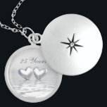 Collier En Argent Coeurs de l'anniversaire d'argent<br><div class="desc">Serrure avec mon simple tableau d'ordinateur de deux coeurs argentés flottant sur l'eau. Le texte personnalisable dit "25 ans".</div>