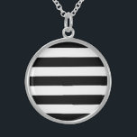 Collier En Argent Gras Blancs Horizontaux Noir Et Blanc<br><div class="desc">Les rayures graphiques en noir et blanc gras, horizontales ou verticales, sont un style graphique classique moderne qui fait toujours un grand cadeau personnalisé pour vous-même ou pour quelqu'un de spécial sur votre liste, ils sont sûrs de faire une impression dans toutes les occasions festives. Envoyez-nous un courriel en utilisant...</div>