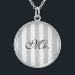 Collier En Argent M. Husband Groom Cliquez pour Customiser des bande<br><div class="desc">Assurez-vous de customiser la couleur pour l'avant et l'arrière des produits avec deux côtés ou plusieurs éléments. Changez facilement la couleur de la conception des bandes verticales de leur gris et blanc prédéfini à n'importe quelle couleur de votre choix en une seule étape. Cliquez simplement sur le bouton "Cutomize It!"...</div>