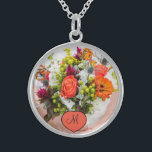Collier En Argent Monogramme photo du Mariage de la mariée Keepsaké<br><div class="desc">Customisez ce design dès aujourd'hui ! Ce cadeau est parfait pour l'expression de l'occasion spéciale.
 Venez visiter notre magasin,  pour tous nos designs cool.</div>