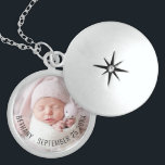 Collier En Argent Nom photo du bébé simple Date de naissance Garde-b<br><div class="desc">Nom photo simple du bébé Date de naissance Keepsaké. Remplacez facilement l’image de l’échantillon par la vôtre et personnalisez le nom et la date de naissance de votre bébé.</div>