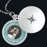 Collier En Argent Turquoise Floral Custom Photo Mariage Keepsaké<br><div class="desc">Emplacement photo personnalisé avec arrière - plan turquoise floral et détail de lien de chaîne autour de votre image. Personnalisez avec votre propre photo et texte pour faire un cadeau spécial ou garder souvenir d'une occasion spéciale comme un Mariage,  Fiançailles ou Anniversaire.</div>