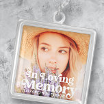 Collier En Mémoire d'amour Simple Photo personnalisée<br><div class="desc">Ce design simple et classique est composé de typographie serif et sans serif et d'ajouter une photo personnalisée.</div>