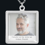 Collier Fête du mariage du Père de la Mariée<br><div class="desc">Portez ce magnifique collier commémoratif du Père de la Mariée le jour de votre mariage pour ressentir l'amour que vous avez partagé avec lui et le garder proche le jour spécial. Ajoutez votre propre texte spécial,  ou utilisez le libellé comme indiqué.</div>