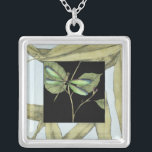 Collier Feuilles à l'instigation de la libellule par Jenni<br><div class="desc">Ce dessin de feuilles de Jennifer Goldberger présente l'apparition d'une libellule sur un arrière - plan noir. L'ambiance nocturne de l'entrée contraste agréablement avec l'ambiance diurne de l'impression de feuille. Commandez aujourd'hui !</div>