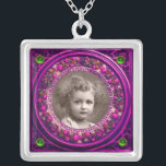 Collier FLORENCE RENAISSANCE FRUITS MODÈLE PHOTO Emerald<br><div class="desc">Elégant,  classique,  vibrant art Renaissance,  chef-d'oeuvre de Bottega della Robbia ( Florence - Italie ) en rouge vif,  fuchsia,  vert,  violet,  rose,  violet couleurs.</div>