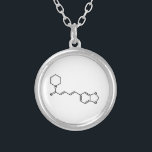 Collier Formule chimique moléculaire de poivre noir Piperi<br><div class="desc">Molécule de pipérine noire ~ Composé organique de la formule de structure chimique squelettique. Globe Trotters se spécialise dans l'imagerie idiosyncratique du monde entier. Vous y trouverez des Cartes de Voeux,  Cartes Postales,  Posters,  Mousepads et plus encore.</div>