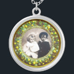 COLLIER FRUITS DE RENAISSANCE FLORENTINE, MODÈLE PHOTO<br><div class="desc">Elégant,  classique,  vibrant art Renaissance,  chef-d'oeuvre de Bottega della Robbia ( Florence - Italie ) en brun,  jaune,  vert,  couleurs vives.</div>