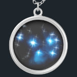Collier Groupe d'étoile bleue de Pleiades<br><div class="desc">Pour plutôt ceci, visite Au sujet de cette conception : Le Pleiades, ou "sept soeurs, " est un groupe d'étoile lumineux situé dans le Taureau de constellation. Elle est l'un des groupes d'étoile les plus proches à la terre et est facilement visbile dans l'hémisphère nord en hiver, et dans le...</div>