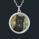 Collier Gustav Klimt Kitten<br><div class="desc">Collier avec un chaton Gustav Klimt ! Ce chaton noir porte un collier d'argent et s'assoit dans un champ de fleurs rouges,  bleues,  blanches et jaunes. Un cadeau merveilleux pour les amateurs d'art amoureux des chats et autrichiens !</div>
