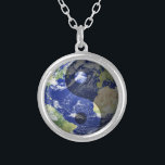 Collier Harmonie de Yin-Yang sur notre planète<br><div class="desc">Créé avec l'espoir que notre planète/ce monde nous sont travail de testament de vie dans plus de la manière de Tao qui est équilibrée en harmonie de Yin-Yang.</div>