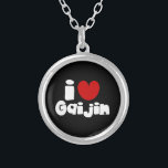 Collier i heart Gaijin<br><div class="desc">i heart Gaijin Globe Trotters se spécialise dans l'imagerie idiosyncratique du monde entier. Vous y trouverez des Cartes de Voeux, Cartes Postales, Posters, Mousepads et plus encore.</div>