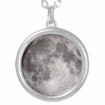 Collier Image d'astronomie de Pleine lune<br><div class="desc">Pleine lune avec une image claire de la surface de la lune. Le cercle externe donne des incréments de temps. Collier parfait pour astronomes ou amateurs d'astronomie.</div>