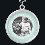 Collier Image personnalisée du cadre de fantaisie verte à<br><div class="desc">Design élégant et simple de cadre photo.</div>