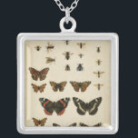 Collier Insectes de jardin par Vision Studio<br><div class="desc">Cette pièce Vision Studio est un rêve entomologiste ! Les insectes de jardin sont attirés sur un arrière - plan crème,  montré dans des détails d'une beauté extrême. Si vous aimez les insectes c'est l'impression pour vous!</div>