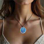 Collier Je suis bleu - Plumes Macaw<br><div class="desc">Détail photo de plumes de macaw bleu - belle couleur bleue! Grande conception de plume naturelle. Pour tous les amateurs de perroquets ! Plumes de perroquet bleu pour ceux qui aiment l'extraordinaire! Un accrocheur ! Conçu avec amour par Marions Artwork. Vous pouvez customiser la conception ou la transférer vers un...</div>