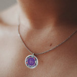 Collier Joli bleu violet Florals Monogramme<br><div class="desc">Joli Collier Plat Bleu Violet Monogramme Argent. Le design a des fleurs bleues violettes sur un arrière - plan violet. Ce magnifique collier plaqué argent peut être customisé en changeant le monogramme et le nom. Pour toute personnalisation supplémentaire,  n'hésitez pas à me contacter à l'adresse mypaperlove2021@gmail.com</div>