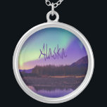 Collier Lac Alaska Northern Lights Mountains<br><div class="desc">Lac Alaska Northern Lights Mountains Lake C'est un endroit idéal si vous êtes allé ou vivez en Alaska. C'est une bonne surprise si vous y allez bientôt. L'ALASKA jouit de ce magnifique état. Vous pouvez personnaliser et customiser cet élément en ajoutant du texte. Vous pouvez ajouter un nom, un dicton...</div>