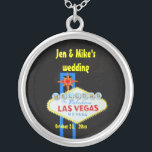 Collier Las Vegas épousant le souvenir<br><div class="desc">Un collier de Las Vegas a conçu pour un bon nombre d'options pour des choix personnalisés,  pour célébrer n'importe quelle occasion d'un mariage à un anniversaire spécial.</div>