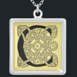 Collier Lettre C Vintage Monogramme de noeud celtique<br><div class="desc">Celtic Knot Letter C Pour ajouter ou modifier la couleur arrière - plan, cliquez sur "Modifier ce design", cliquez sur "arrière - plan" et choisissez une couleur. Si ce produit a deux côtés, cliquez sur "calques", choisissez à nouveau et choisissez la couleur pour le deuxième côté. Cliquez ensuite sur "fait"...</div>