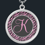 Collier Lettre de fantaisie K d'impression rose de zèbre<br><div class="desc">Script la lettre K dans le rose sur un arrière - plan noir et rose d'impression de zèbre.</div>