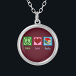 Collier Livres d'amour de paix<br><div class="desc">Un cadeau mignon de Noël de bibliothécaire comportant un signe de paix,  le coeur,  et une pile de romans. Les livres d'amour de paix fait un bon présent pour un auteur,  un auteur,  ou un romancier. Conception de rat de bibliothèque d'amusement pour un professeur.</div>