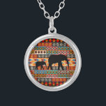 Collier Maman de motif de motif africain et éléphant<br><div class="desc">Silhouette d'éléphant de maman et de bébé sur le motif décoratif coloré de motif africain. Belle idée de cadeaux pour la maman.</div>