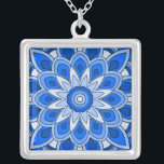 Collier Mandala en bleu<br><div class="desc">Alors que le mandala est né en Inde, aujourd'hui la beauté des mandalas modernisées sont adaptées à de nombreux articles dans la maison, ainsi que pour les décorations sur les vêtements. Note : il y a une variété de produits avec ce design adapté à votre maison ou fonction, & mandalas...</div>