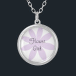 Collier Mariage Fleur Fleur Fleur Faisy Violet<br><div class="desc">Le joli collier de Mariage de Fleur de Fleur Purple Daisy fait un cadeau mariage personnalisé unique pour votre Flower Girl. Ou, si vous le souhaitez, changez le texte pour créer un cadeau de servante. Ce collier mariage floral personnalisé, mignon et contemporain, présente un design marguerrier violet avec un arrière...</div>