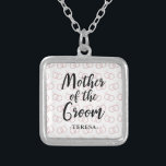Collier Mère du Mariage Groom Motif et nom<br><div class="desc">Mère du Mariage Groom Motif de bague Nom personnalisé Collier cadeau.</div>