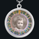 Collier Modèle photo FLEURS FLORENTINE RENAISSANCE<br><div class="desc">Elégant,  classique,  vibrant art Renaissance,  chef-d'oeuvre de Bottega della Robbia ( Florence - Italie ) en brun,  jaune,  vert,  couleurs vives.</div>