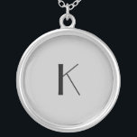 Collier Monogramme initial Élégant minimaliste gris noir<br><div class="desc">Un cadeau pour elle. Un collier initial monogrammé qui est élégant dans sa simplicité. Argent,  ou plaque d'argent,  Gris et Noir. Modifiez l'initiale pour personnaliser pour votre destinataire.</div>