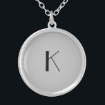 Collier Monogramme initial Élégant minimaliste gris noir<br><div class="desc">Un cadeau pour elle. Un collier de casier initial monogrammé qui est élégant dans sa simplicité. Argent,  ou plaque d'argent,  Gris et Noir. Modifiez l'initiale pour personnaliser pour votre destinataire.</div>
