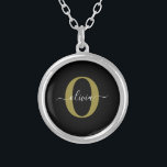 Collier Monogramme personnalisé Nom du script Black White<br><div class="desc">Ce monogramme élégant et design de nom de script peut être offert en cadeau pour un anniversaire, mariage, douche nuptiale, anniversaire, fête des mères ou toute occasion. Il peut être personnalisé avec l'initiale et le nom de la personne. Vous pouvez modifier la police, la couleur de police, la taille de...</div>