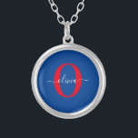 Collier Monogramme personnalisé Nom du script Bleu Blanc R<br><div class="desc">Ce monogramme élégant et design de nom de script peut être offert en cadeau pour un anniversaire, mariage, douche nuptiale, anniversaire, fête des mères ou toute occasion. Il peut être personnalisé avec l'initiale et le nom de la personne. Vous pouvez modifier la police, la couleur de police, la taille de...</div>