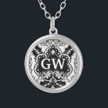 Collier Monogramme vintage de Damas victorienne<br><div class="desc">C'est une vintage époque victorienne,  design damassé noir et blanc avec un espace pour votre monogramme. C'est un motif élégant et joli que vous pouvez personnaliser / customiser avec vos initiales. Pour ceux qui aiment un look élégant,  antique,  monogrammé.</div>